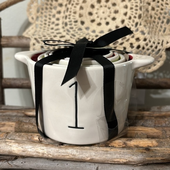 NWT Rae Dunn EVIL QUEENS DISNEY VILLAINS MEASURING CUPS - Picture 3 of 8